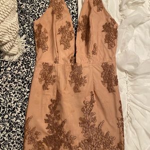 Lulu’s mauve laced XS formal dress
